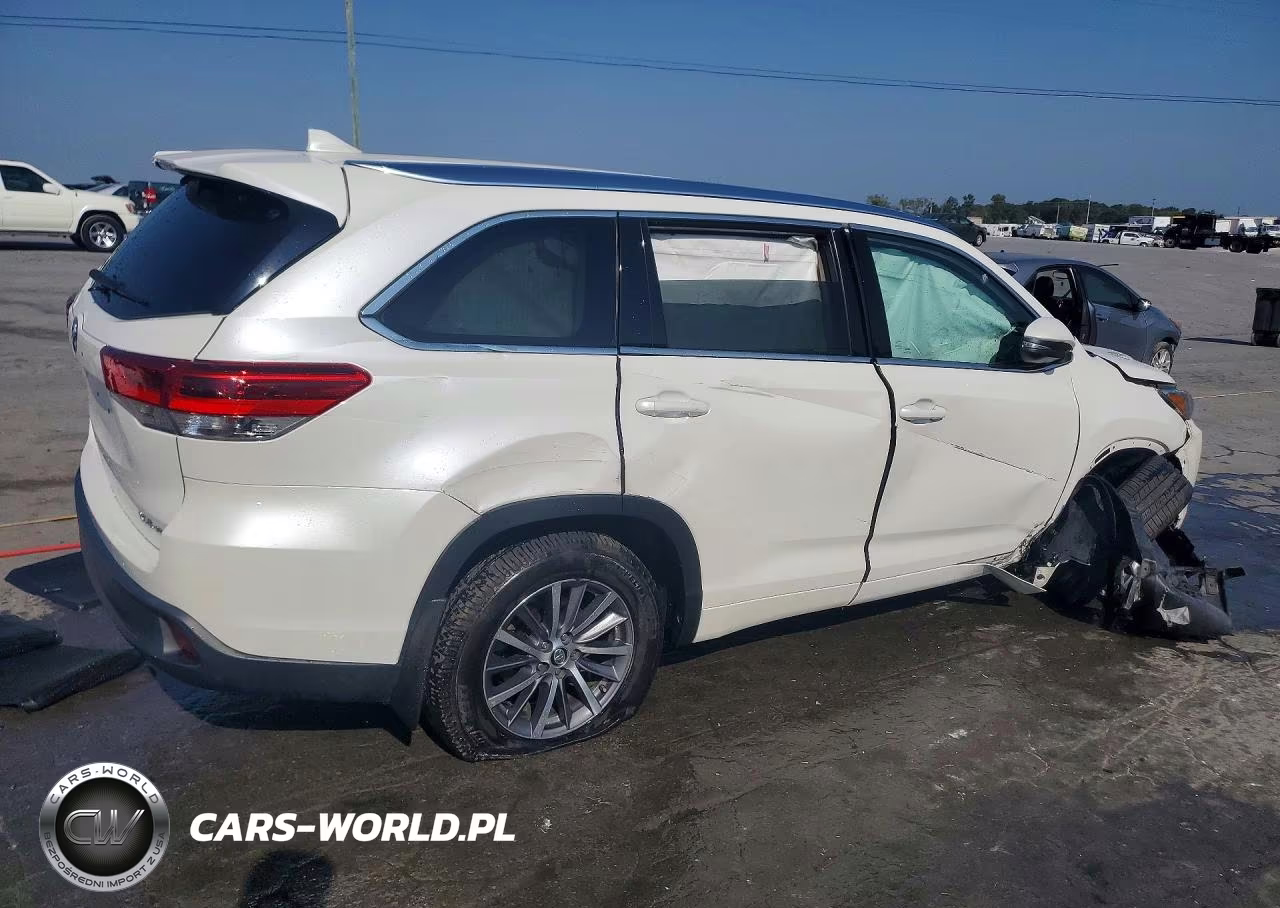2018 Toyota Highlander Xle VIN:5TDJZRFH4JS845296 - 3