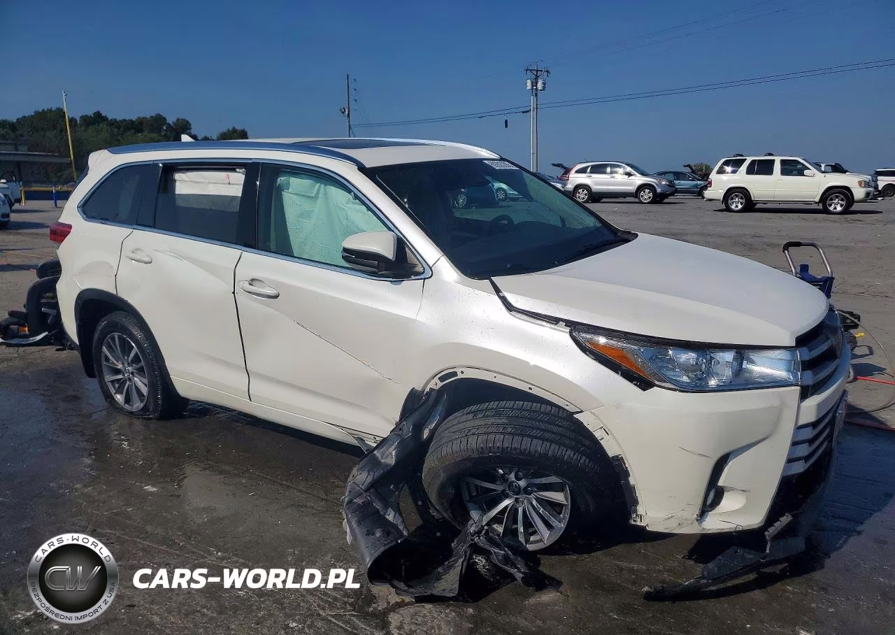 2018 Toyota Highlander Xle VIN:5TDJZRFH4JS845296 - 4