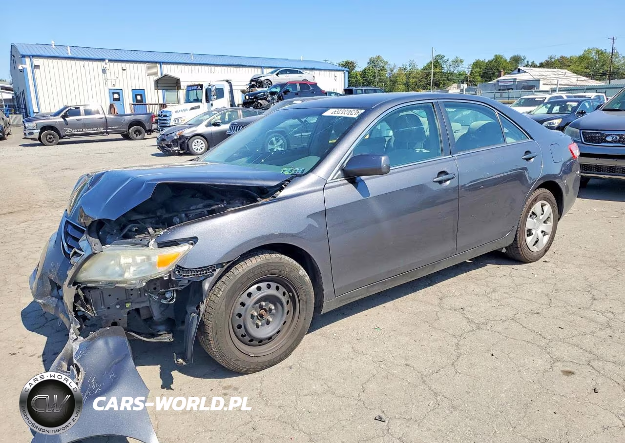 2011 Toyota Camry Le – zdjęcie 1 z 13