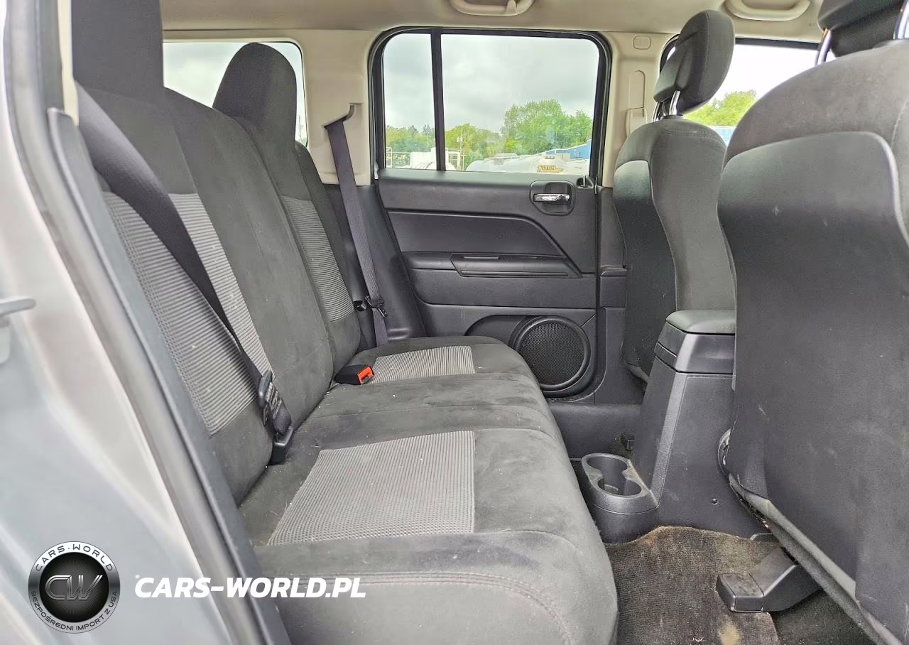 2016 Jeep Patriot Latitude VIN:1C4NJRFB8GD690339 - 11