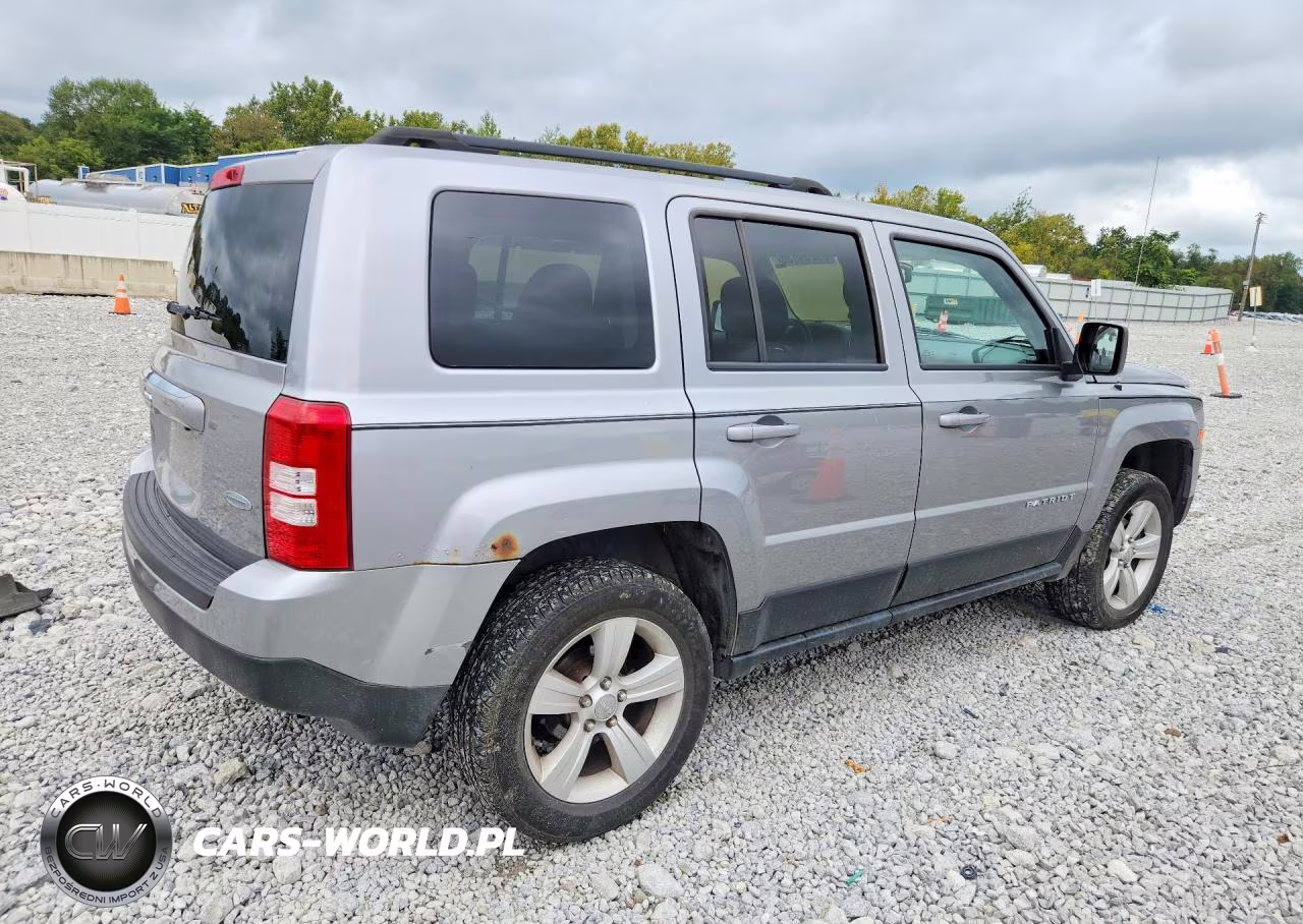 2016 Jeep Patriot Latitude VIN:1C4NJRFB8GD690339 - 3