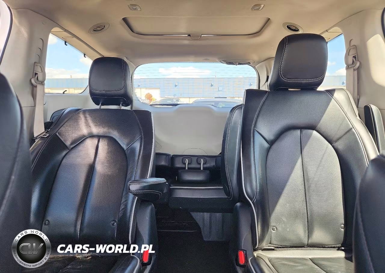 2021 Chrysler Pacifica Hybrid Limited VIN:2C4RC1S77MR510856 - 10