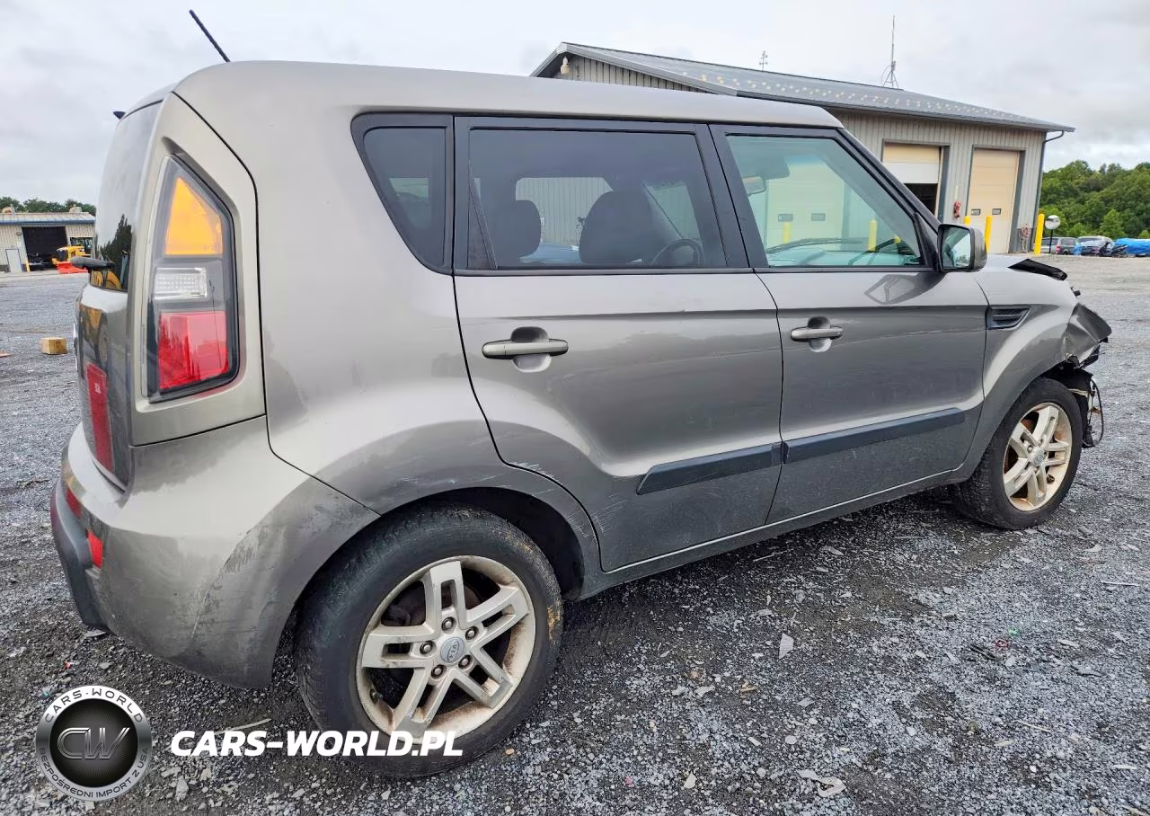 2011 Kia Soul + VIN:KNDJT2A22B7240250 - 3