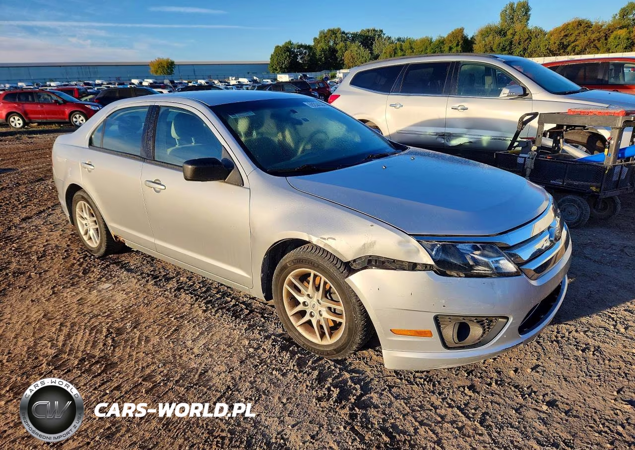 2012 Ford Fusion S VIN:3FAHP0GA6CR117993 - 4
