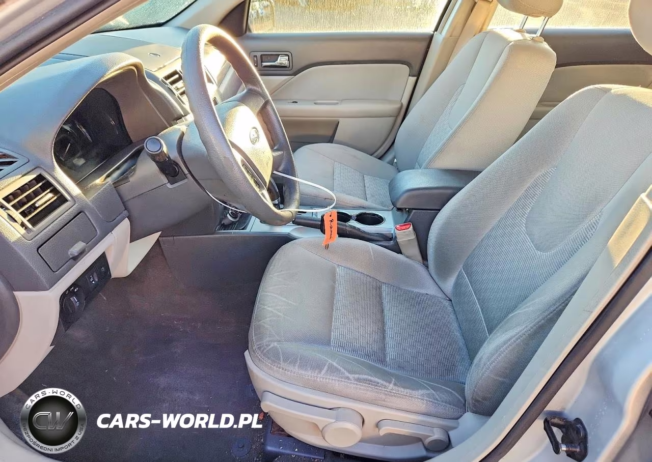 2012 Ford Fusion S VIN:3FAHP0GA6CR117993 - 7