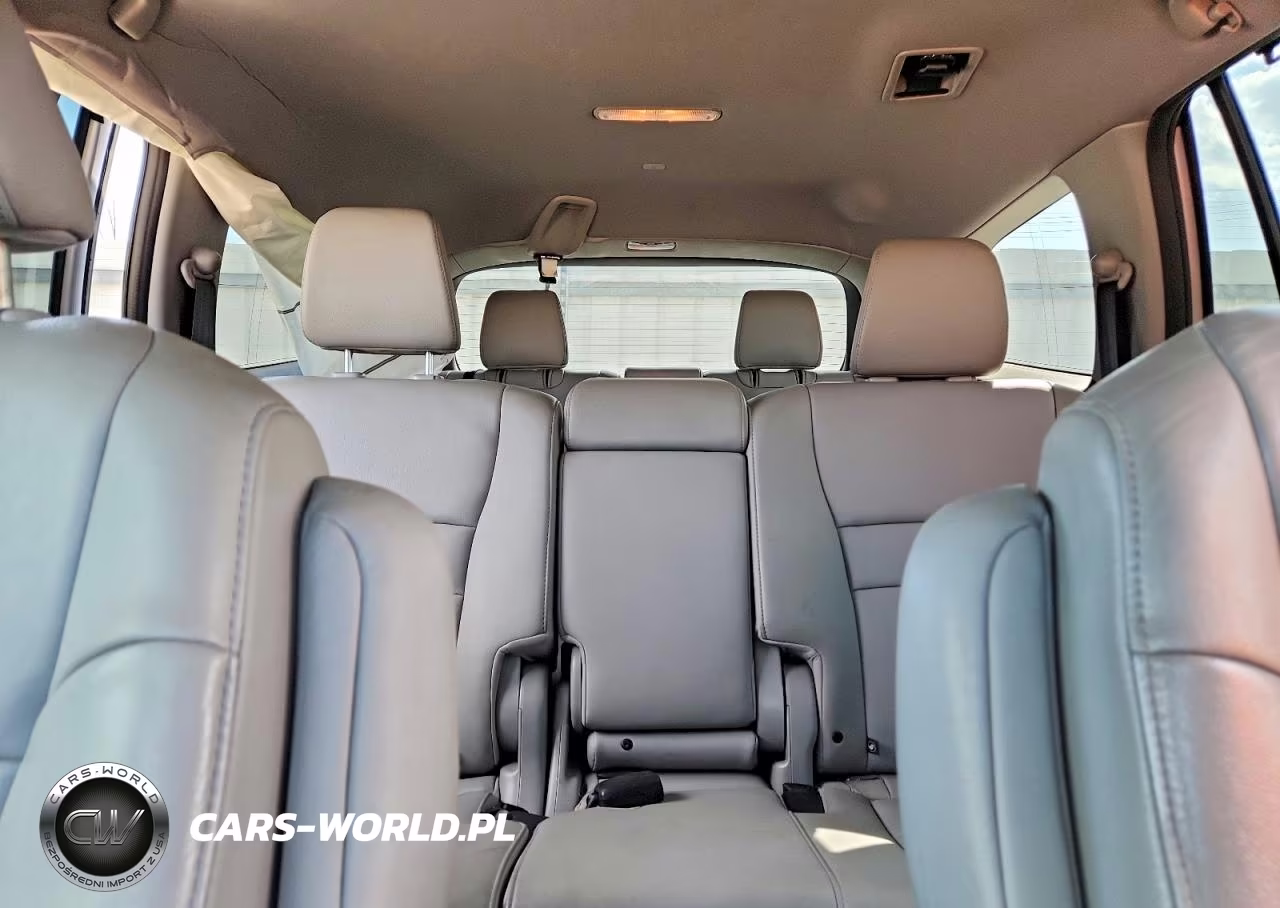 2018 Honda Pilot Touring VIN:5FNYF6H90JB020176 - 10