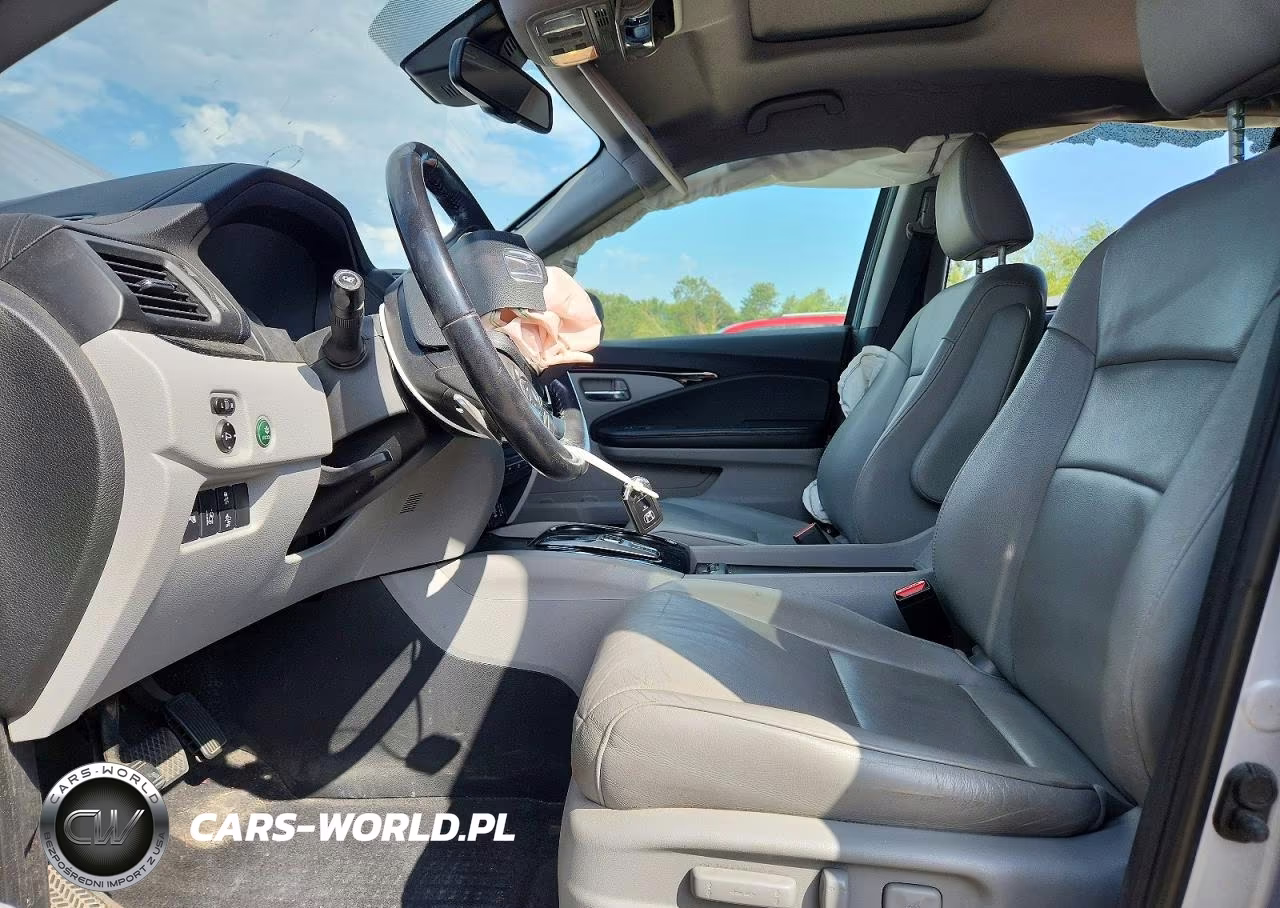 2018 Honda Pilot Touring VIN:5FNYF6H90JB020176 - 7