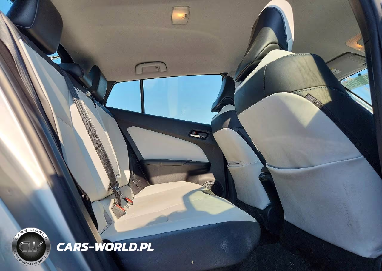 2020 Toyota Prius Xle VIN:JTDKARFU5L3121713 - 10