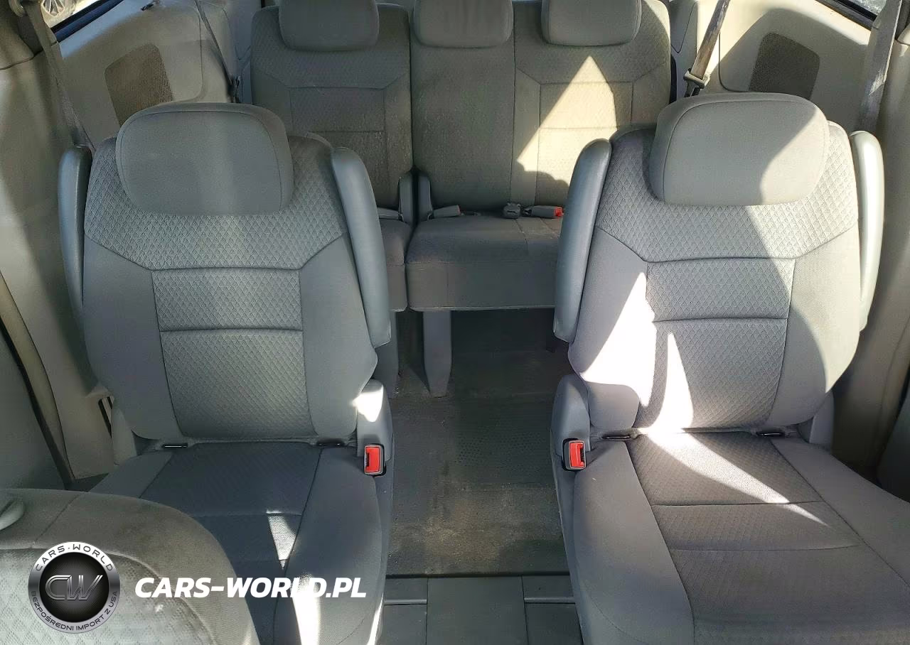 2010 Chrysler Town & Country Lx VIN:2A4RR2D13AR351756 - 10