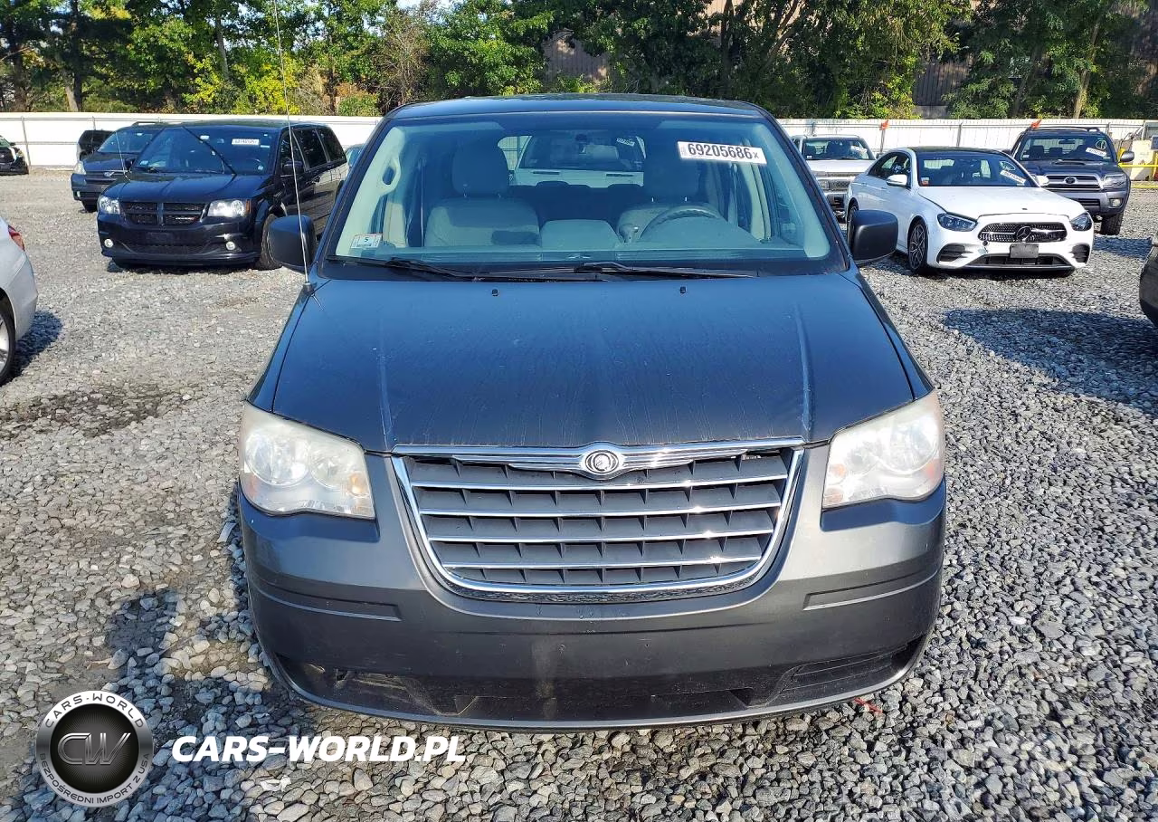 2010 Chrysler Town & Country Lx VIN:2A4RR2D13AR351756 - 5
