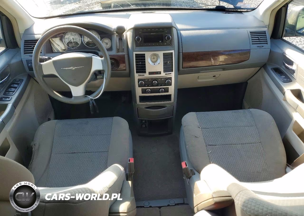 2010 Chrysler Town & Country Lx VIN:2A4RR2D13AR351756 - 8
