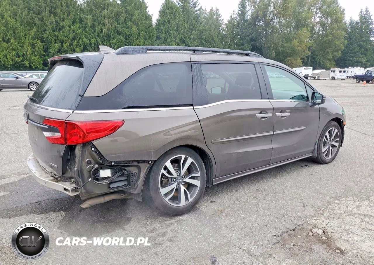 2023 Honda Odyssey Touring VIN:5FNRL6H87PB011827 - 3