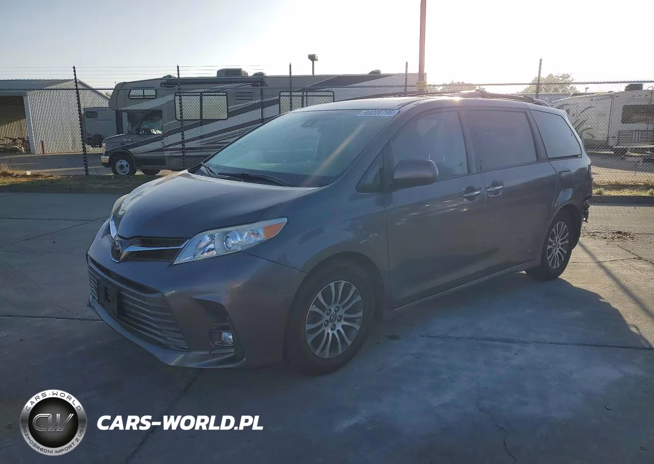 2018 Toyota Sienna Xle Premium 8-Passenger