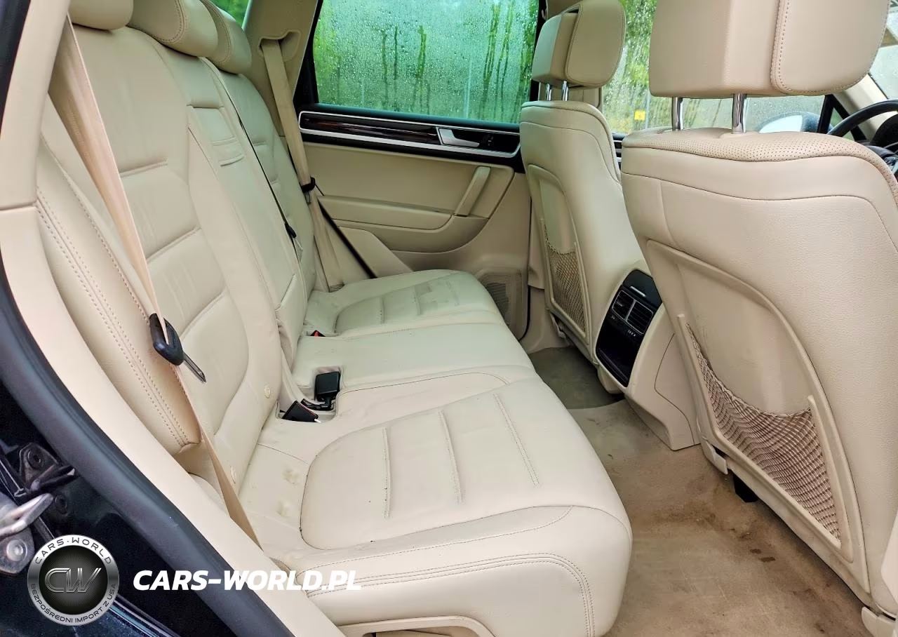 2016 Volkswagen Touareg Sport VIN:WVGEF9BPXGD003652 - 11