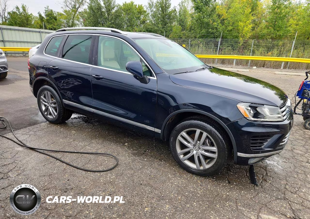 2016 Volkswagen Touareg Sport VIN:WVGEF9BPXGD003652 - 4