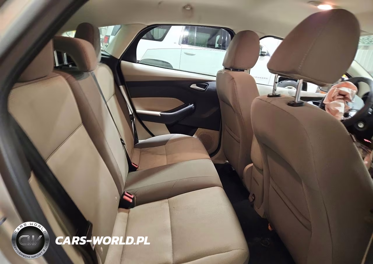 2014 Ford Focus Se VIN:1FADP3K22EL437376 - 10
