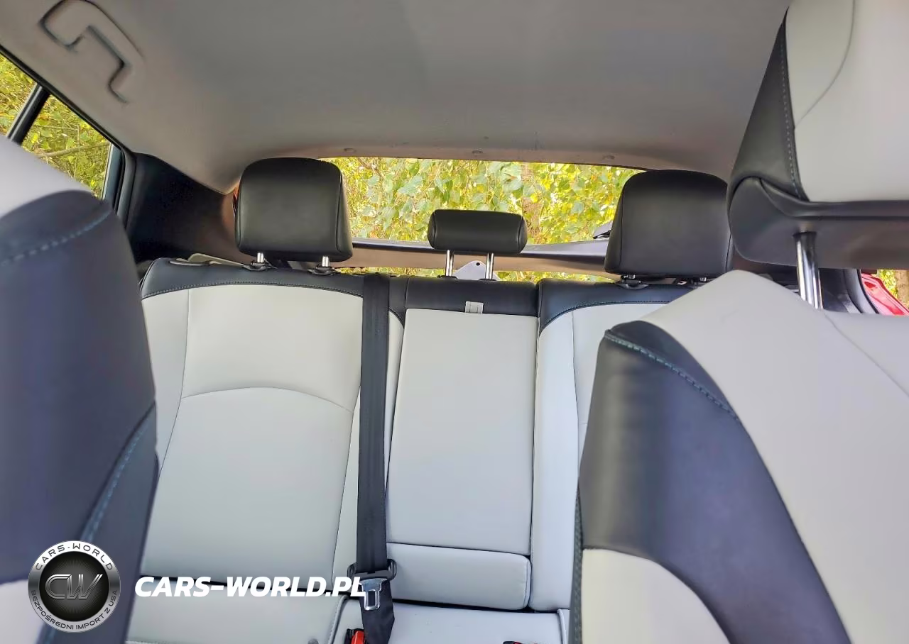 2018 Toyota Prius Four VIN:JTDKARFU0J3068545 - 10