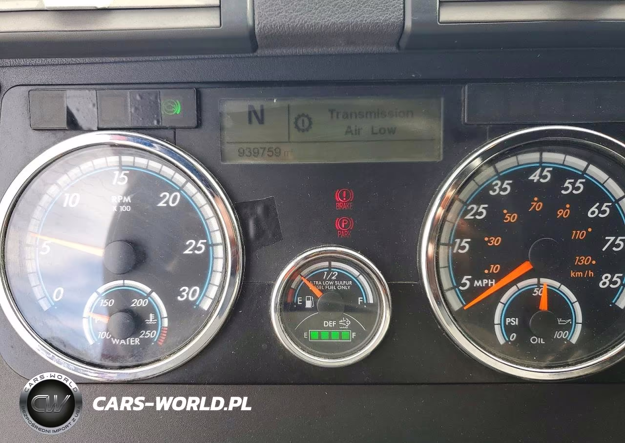 2017 Freightliner Cascadia 125 Semi Truck VIN:3AKJGLDR2HSHD8012 - 9