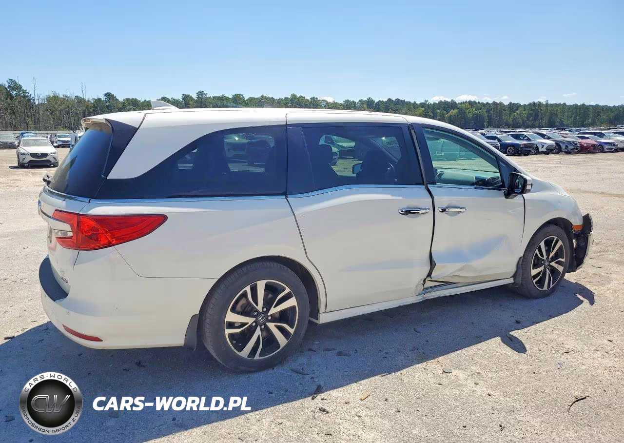 2018 Honda Odyssey Elite VIN:5FNRL6H95JB034734 - 3