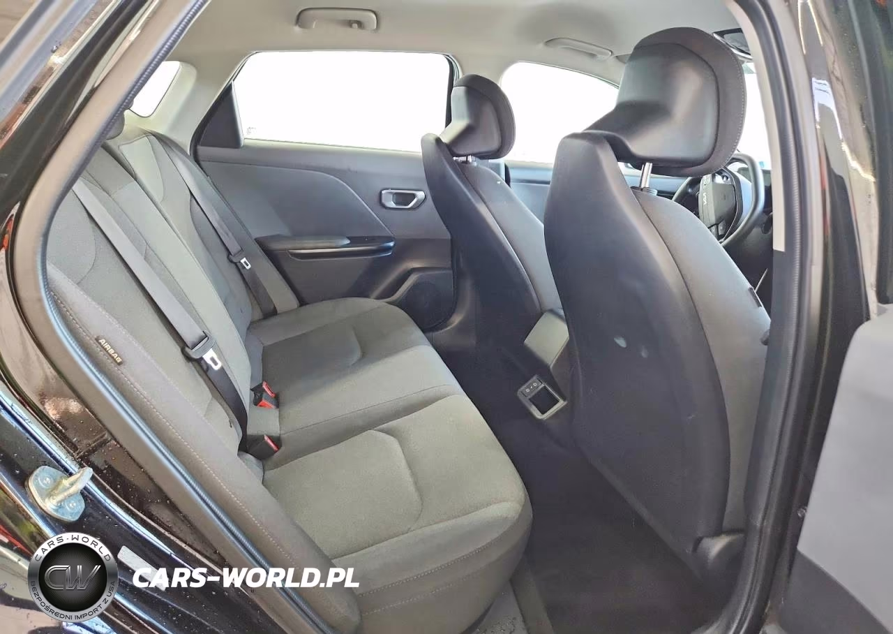 2025 Kia K4 Lxs VIN:3KPFT4DE6SE086505 - 10