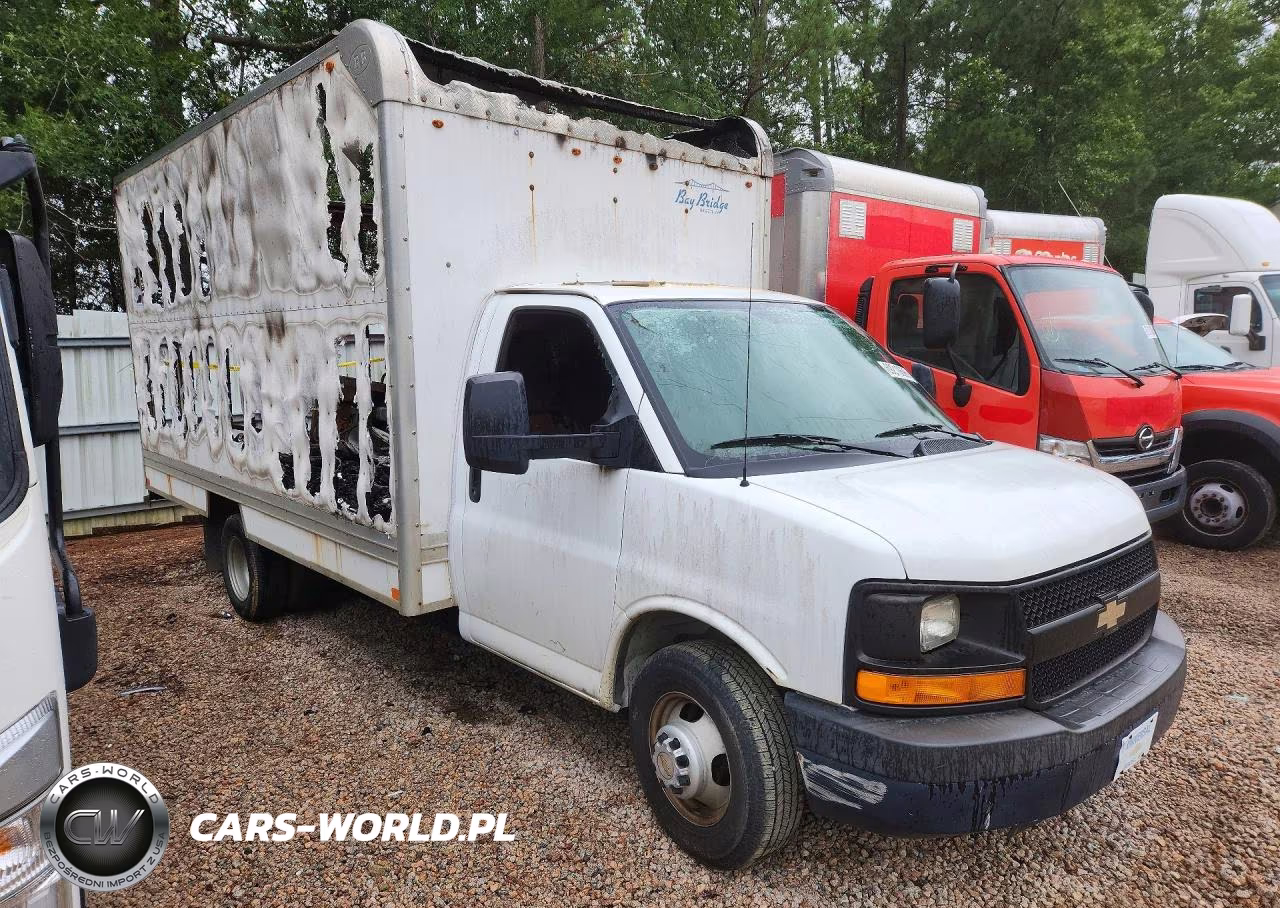 2015 Chevrolet Express Box Truck VIN:1GB3G3CG8F1225924 - 4