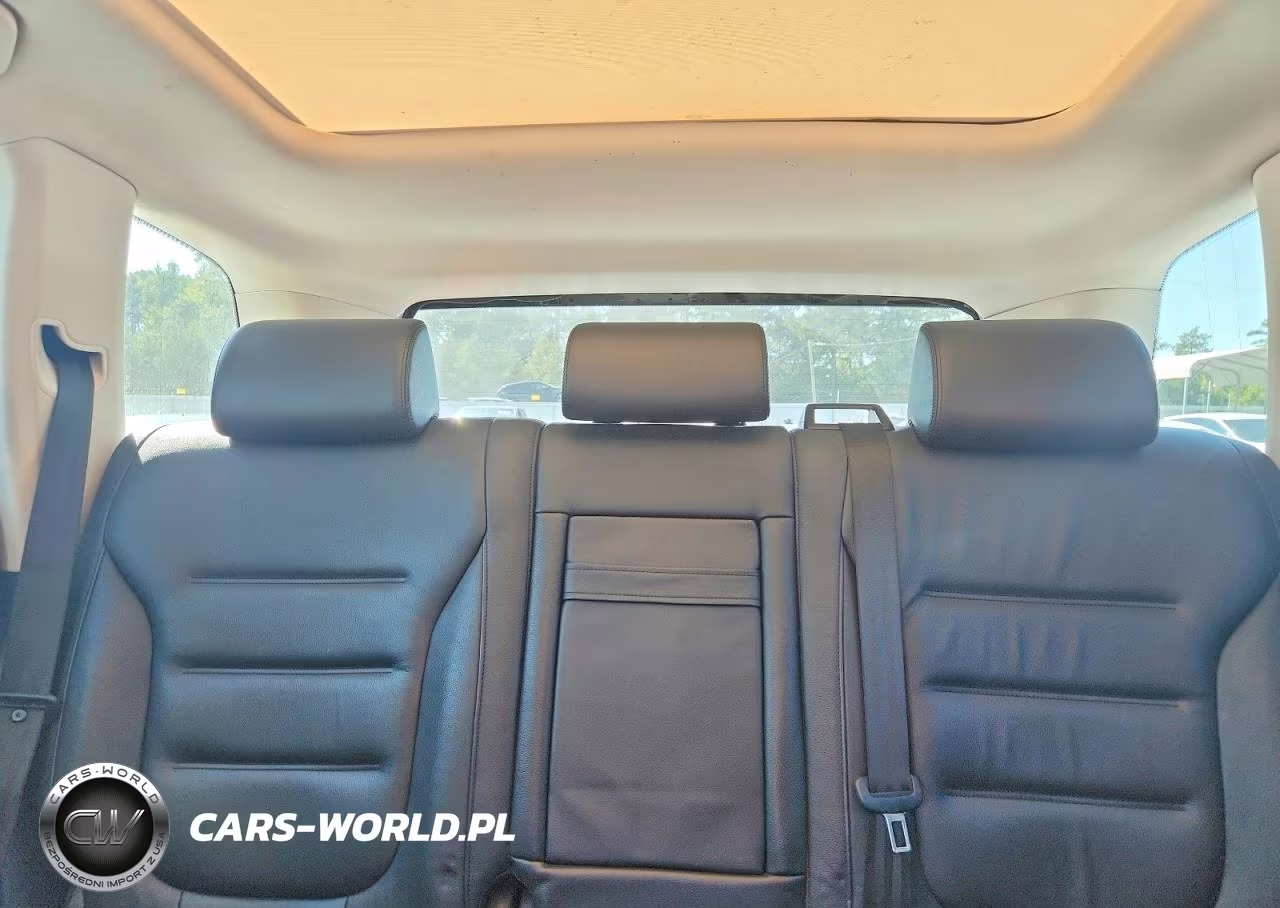 2016 Volkswagen Touareg Sport VIN:WVGEF9BP4GD011472 - 10
