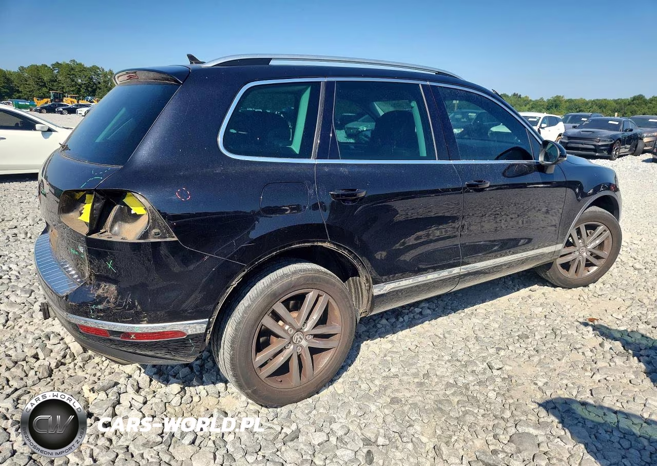 2016 Volkswagen Touareg Sport VIN:WVGEF9BP4GD011472 - 3