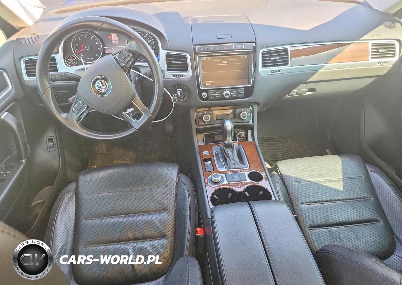 2016 Volkswagen Touareg Sport VIN:WVGEF9BP4GD011472 - 8