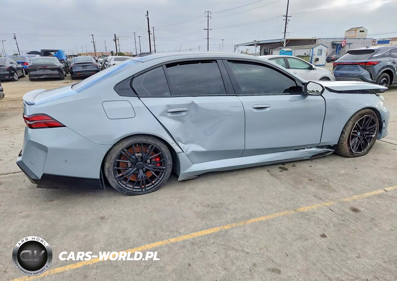 2026 BMW M5 VIN:WBS83FK02TCV22294 - 3