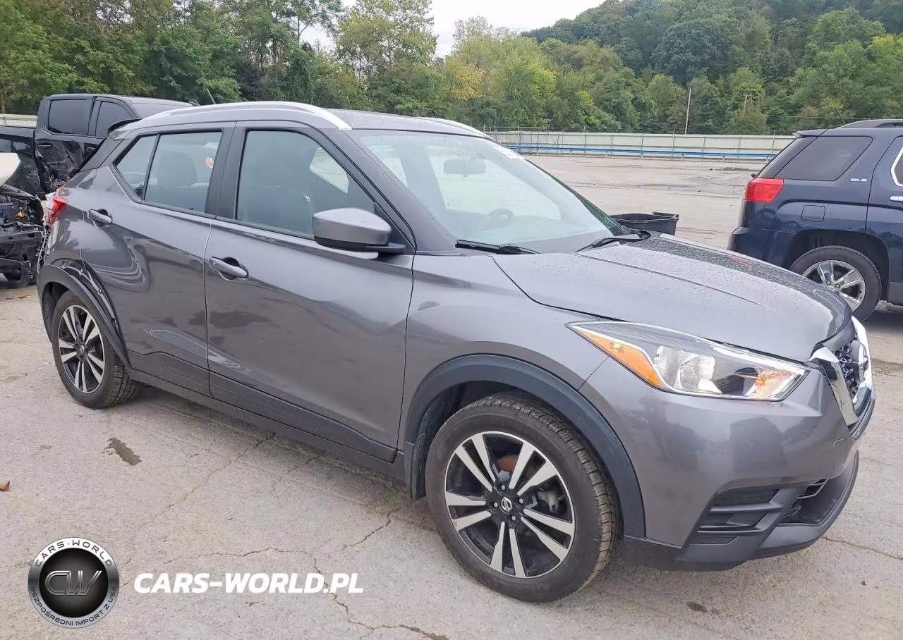 2018 Nissan Kicks Sv VIN:3N1CP5CU9JL508821 - 4