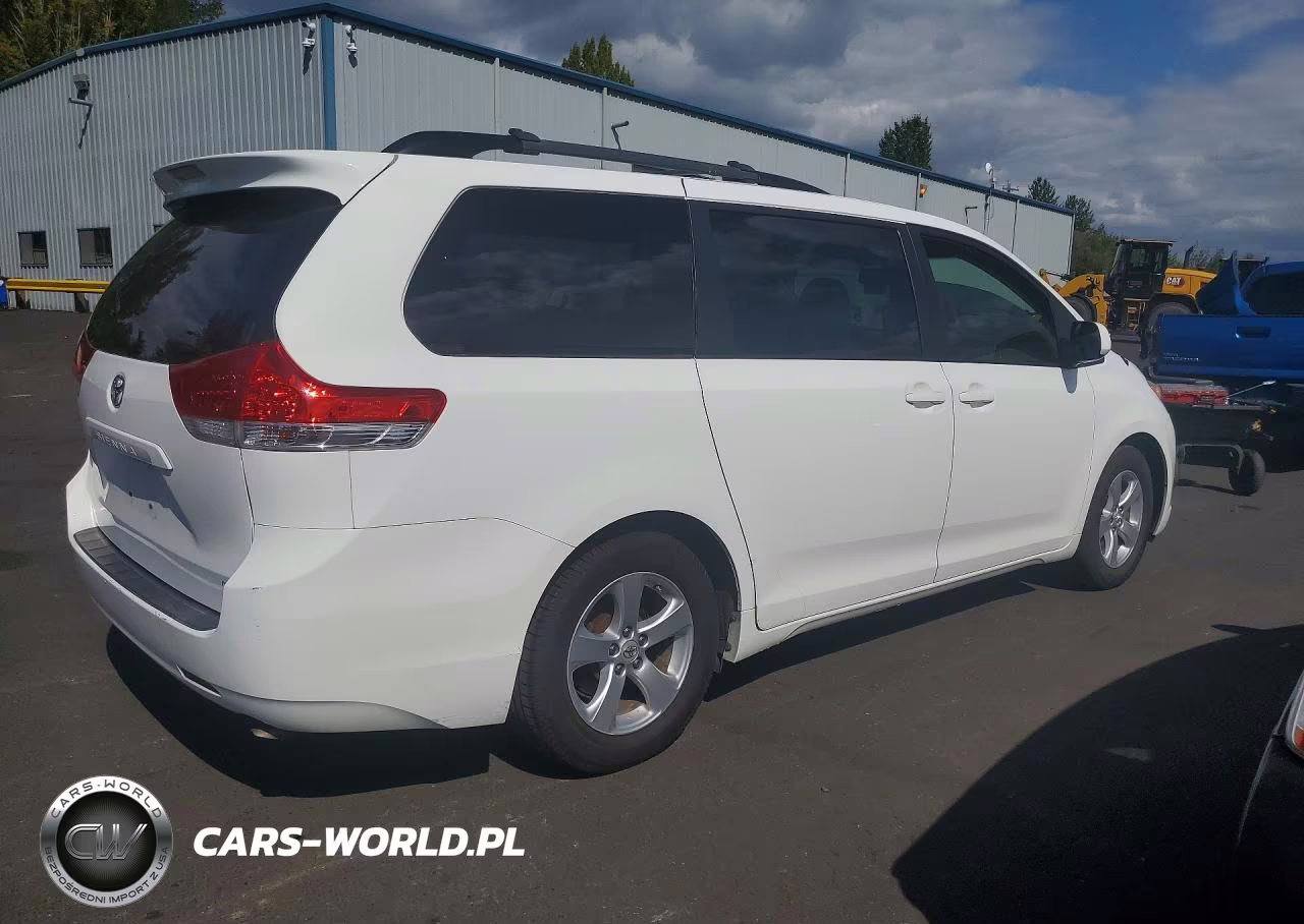 2012 Toyota Sienna Le VIN:5TDKK3DC4CS195983 - 3