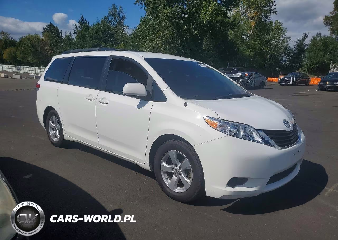 2012 Toyota Sienna Le VIN:5TDKK3DC4CS195983 - 4
