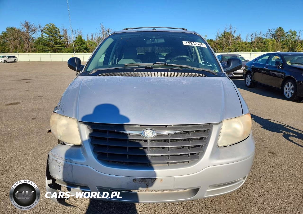 2006 Chrysler Town & Country VIN:1A4GP45R96B656391 - 5