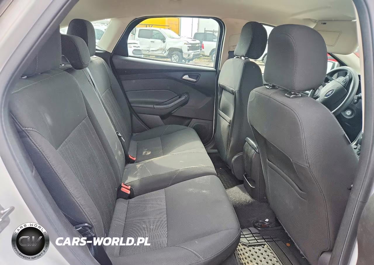 2016 Ford Focus Se VIN:1FADP3KE8GL403732 - 10
