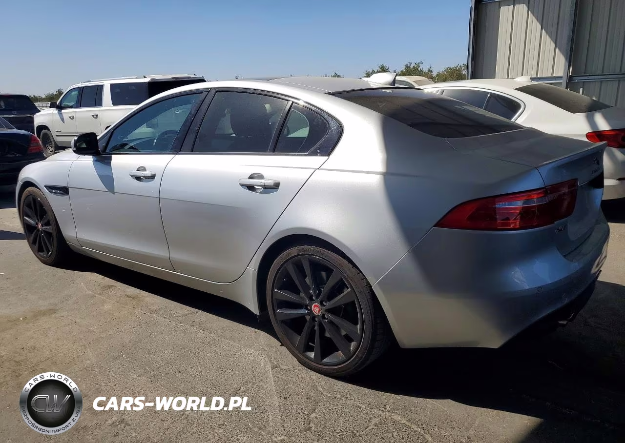2017 Jaguar Xe Prestige VIN:SAJAE4BV6HA975440 - 2