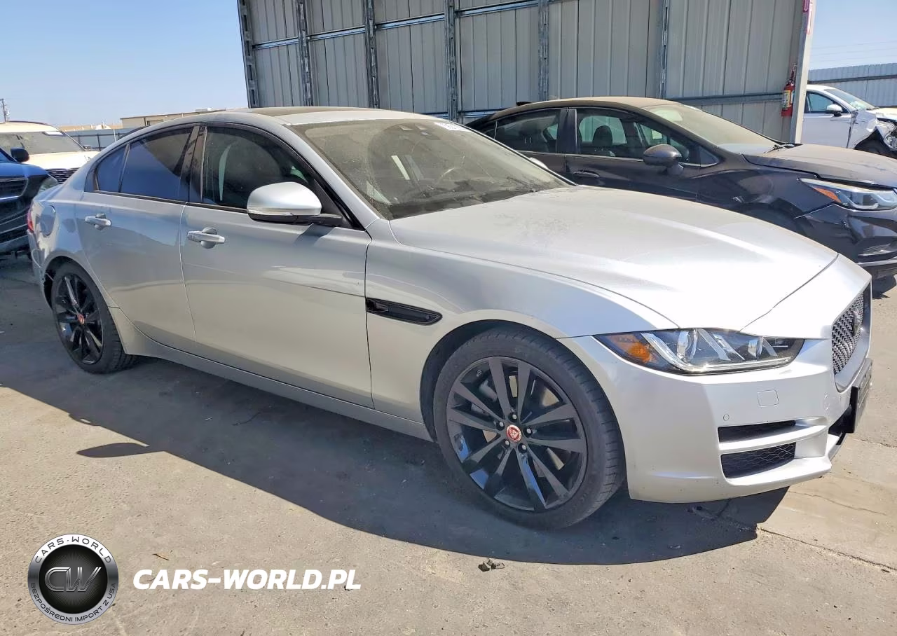 2017 Jaguar Xe Prestige VIN:SAJAE4BV6HA975440 - 4