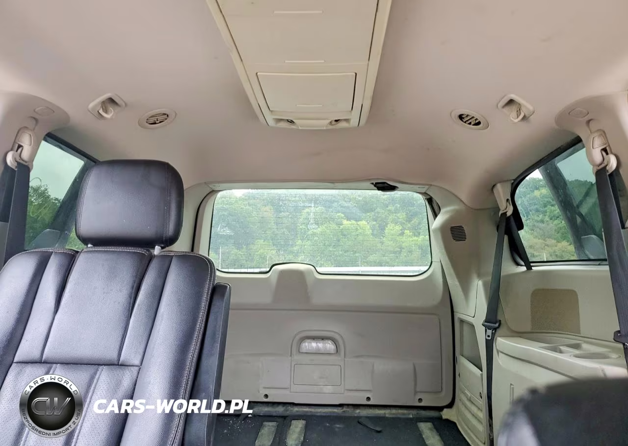 2012 Chrysler Town & Country Touring VIN:2C4RC1BG1CR337267 - 10