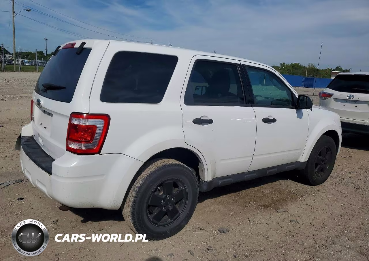 2011 Ford Escape Xls VIN:1FMCU9C75BKB84689 - 3
