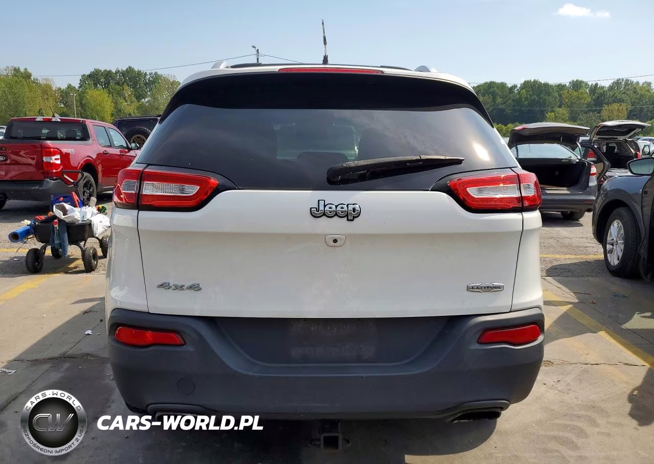 2015 Jeep Cherokee Latitude VIN:1C4PJMCS1FW648727 - 6