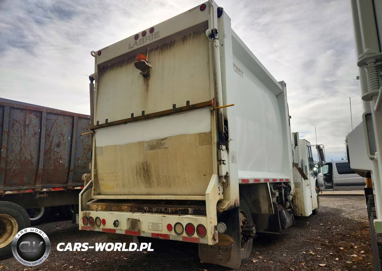 2000 International 4900 Packer Garbage Truck VIN:1HTSDAAN4YH247888 - 3