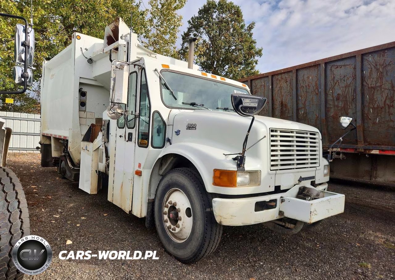 2000 International 4900 Packer Garbage Truck VIN:1HTSDAAN4YH247888 - 4