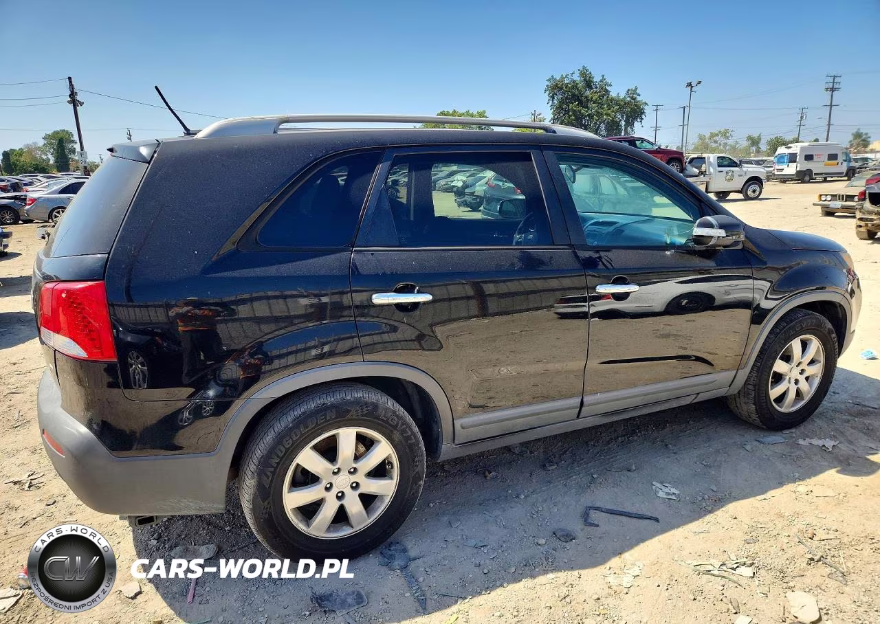 2011 Kia Sorento Lx VIN:5XYKT4A25BG179723 - 3