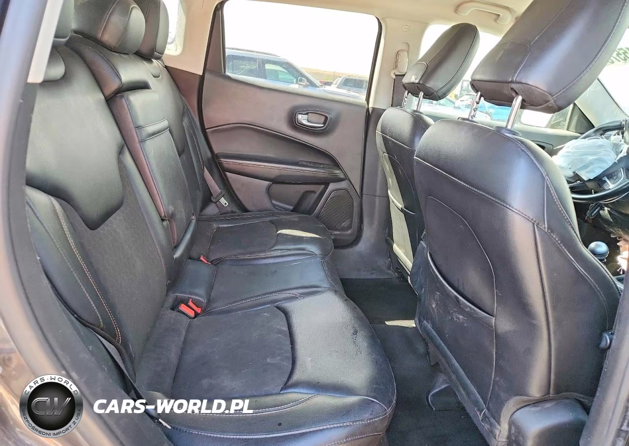 2018 Jeep Compass Latitude VIN:3C4NJDBBXJT114620 - 10