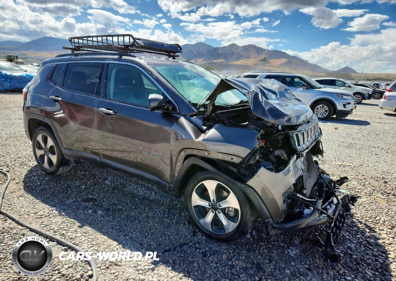 2018 Jeep Compass Latitude VIN:3C4NJDBBXJT114620 - 4