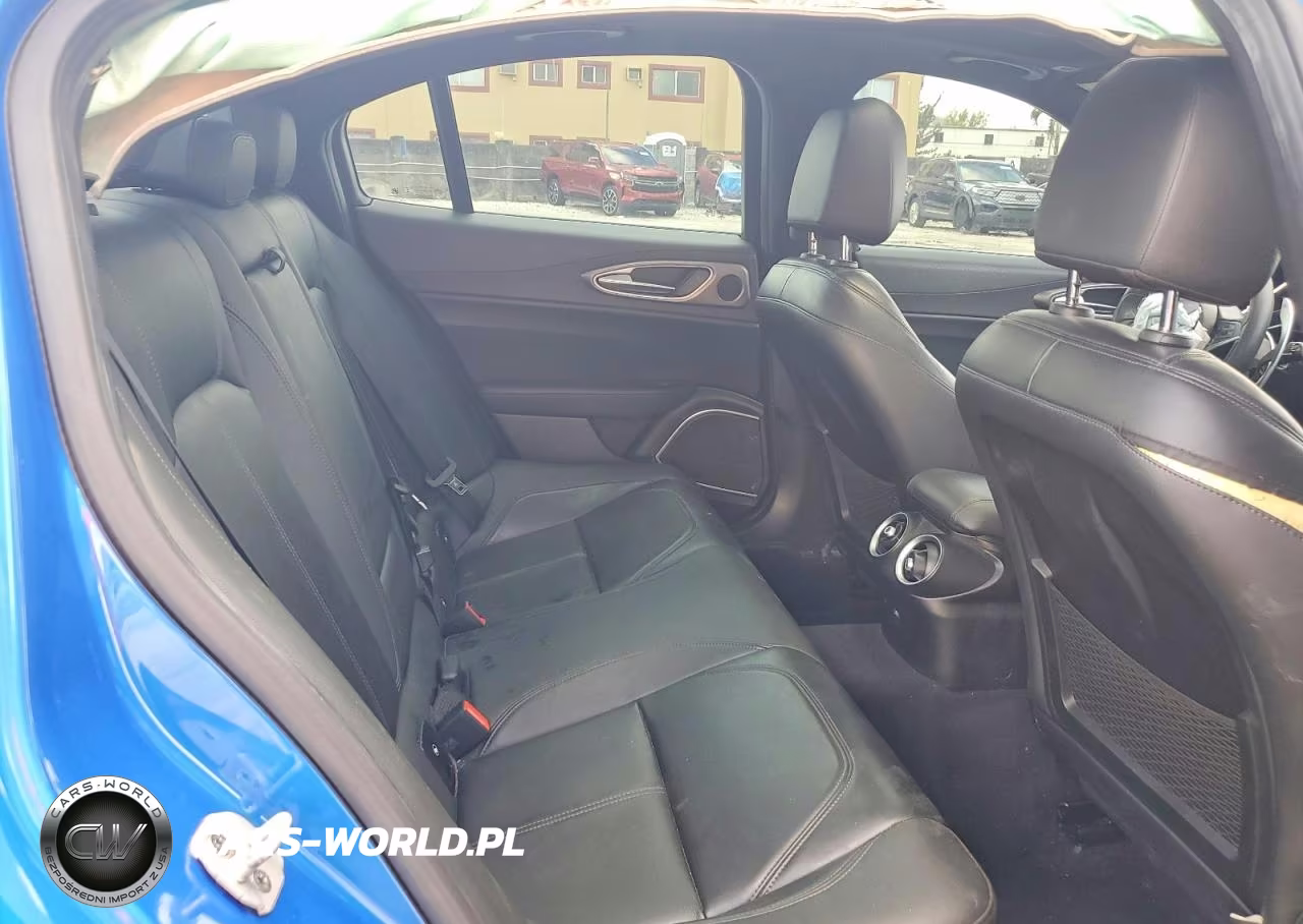 2019 Alfa Romeo Giulia VIN:ZARFANAN9K7623390 - 10