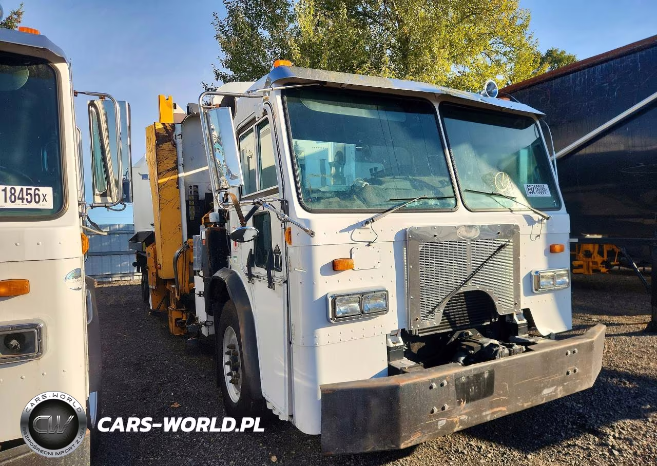 2009 Peterbilt 320 Packer Garbage Truck – zdjęcie 1 z 11