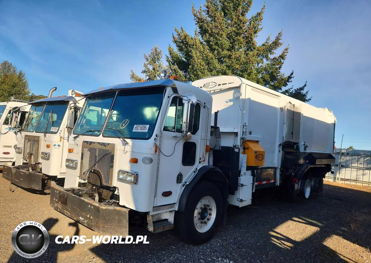 2009 Peterbilt 320 Packer Garbage Truck VIN:3BPZL00X59F719660 - 2