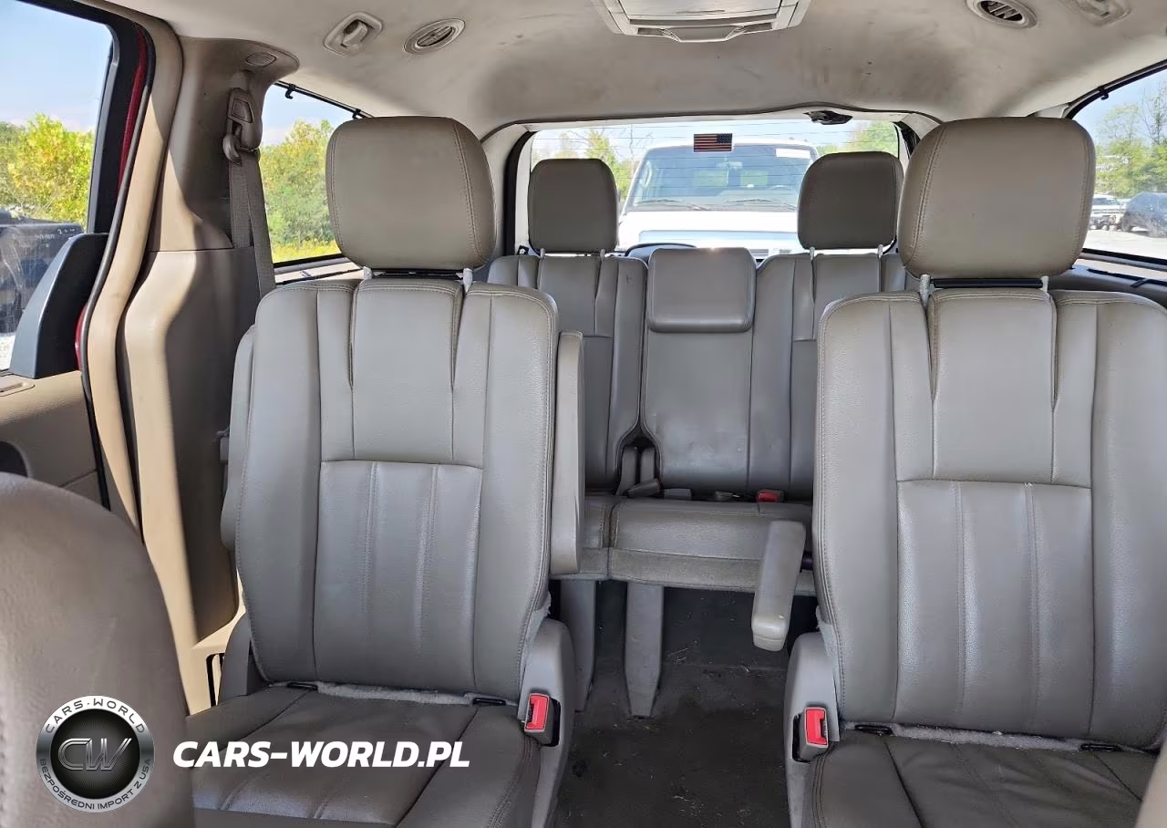 2016 Chrysler Town & Country Touring VIN:2C4RC1BG3GR207710 - 10