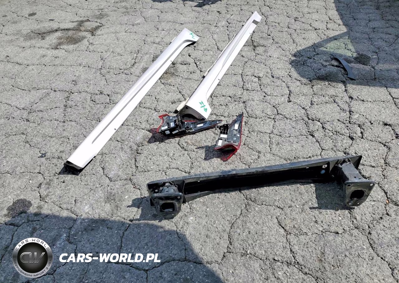 2018 Toyota Prius Prime Plus VIN:JTDKARFP8J3085779 - 12