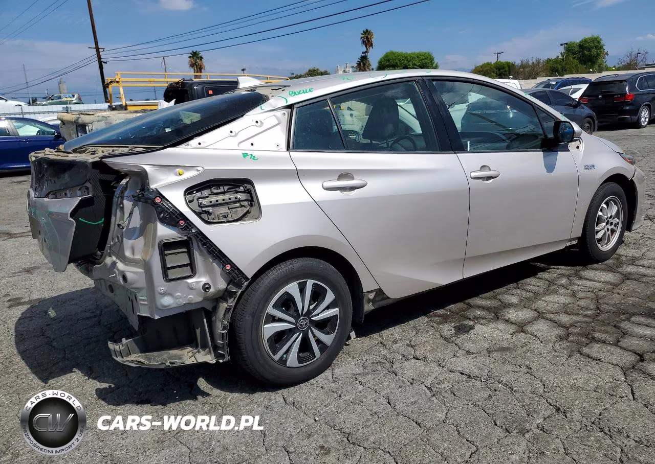 2018 Toyota Prius Prime Plus VIN:JTDKARFP8J3085779 - 3